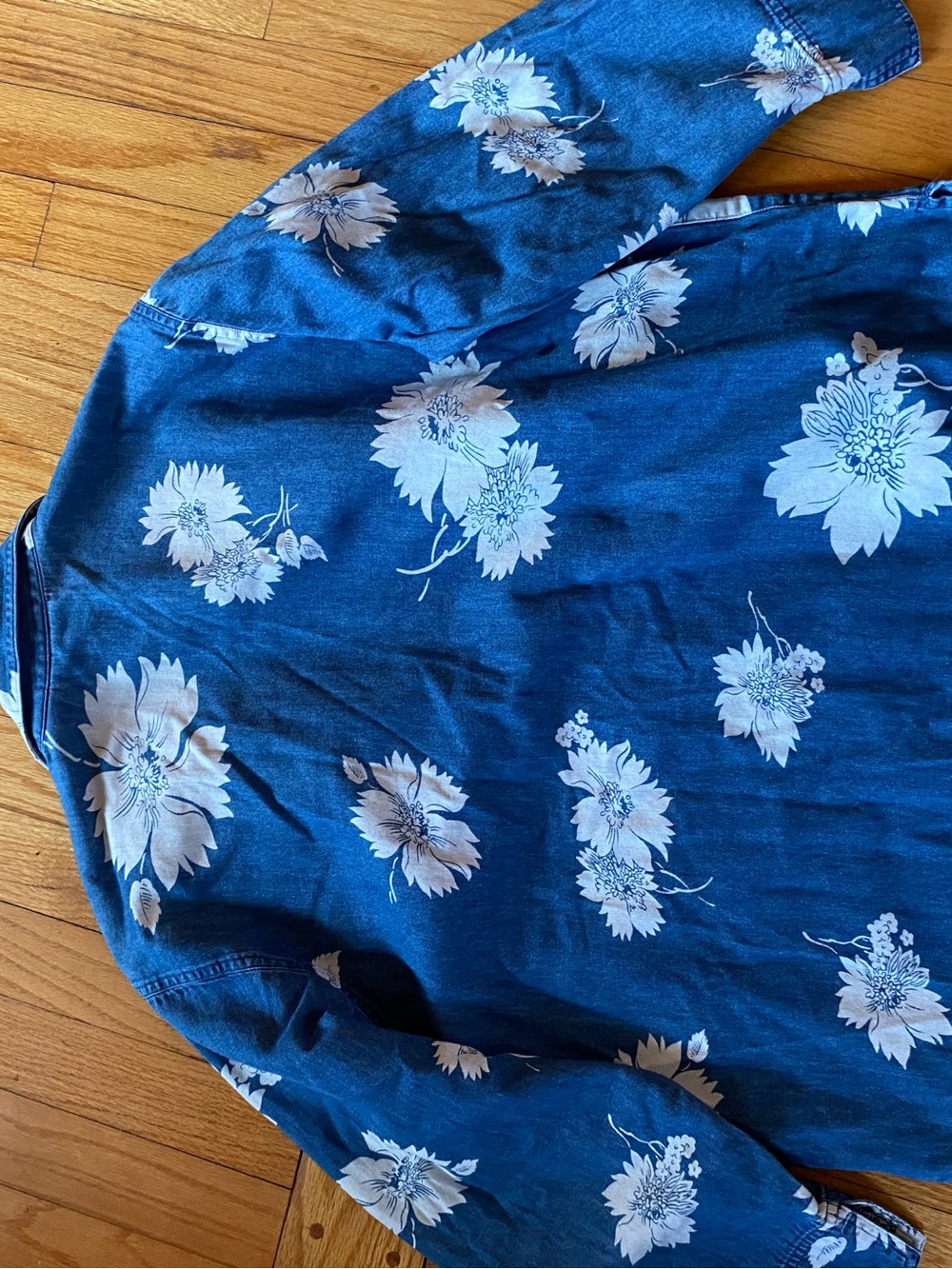 VTg Liz Claiborne Blue Denim Floral Button-Down Denim - Picture 5 of 8